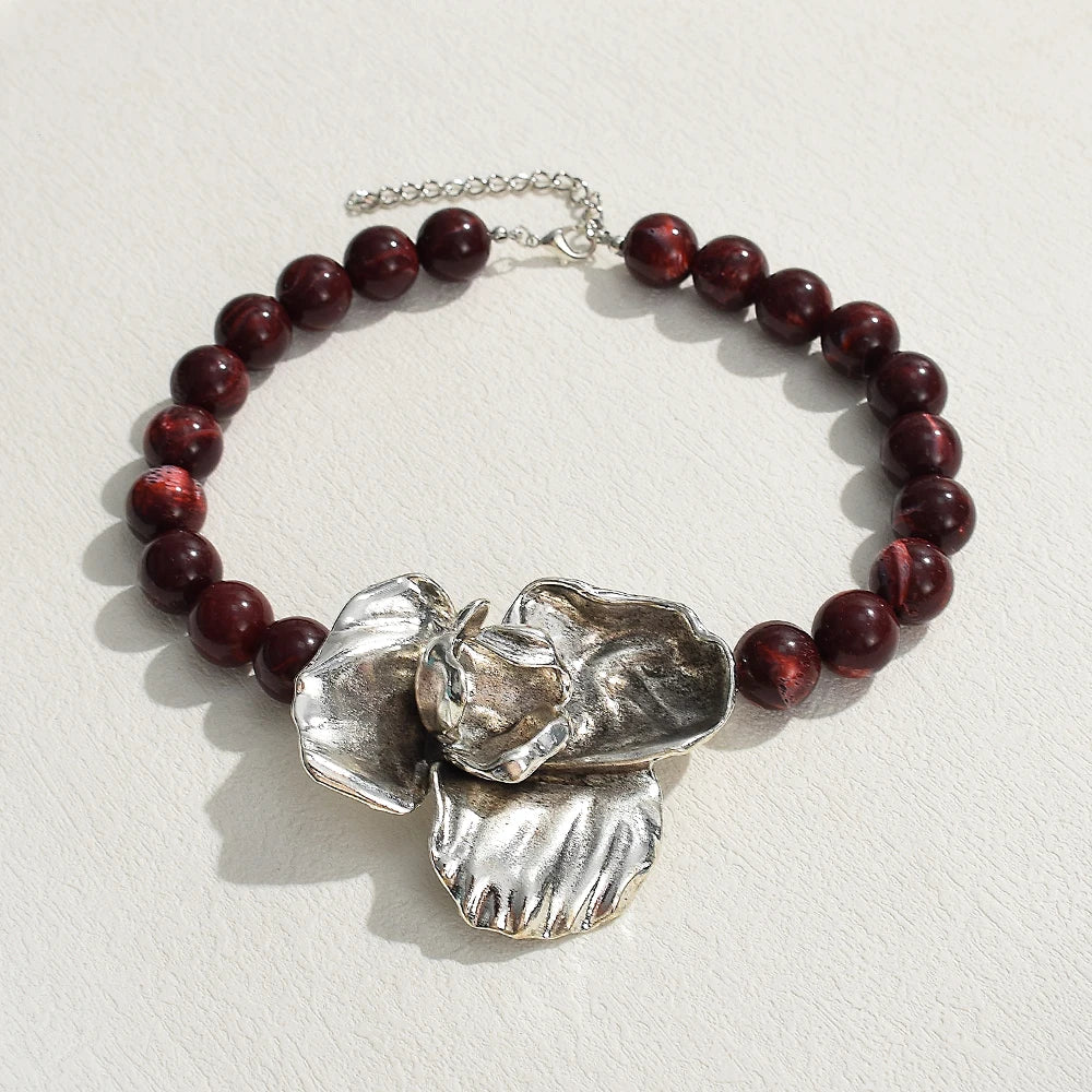 Colar Rosa Tribal – Impacto Africano em Vermelho & Preto