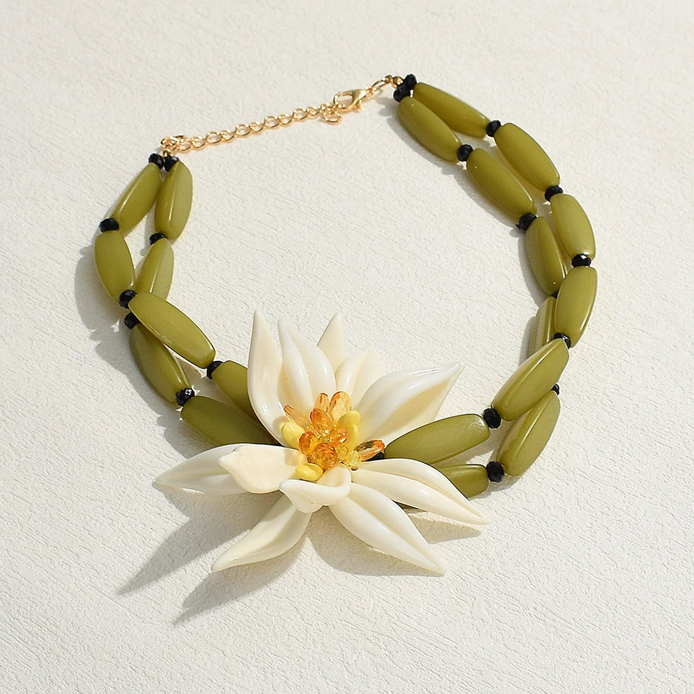 Colar Flor do Mar – Resina Boho com Contas Tropicais