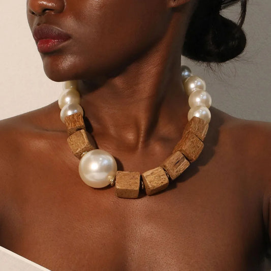 Colar Império Tribal – Contas Artesanais com Impacto