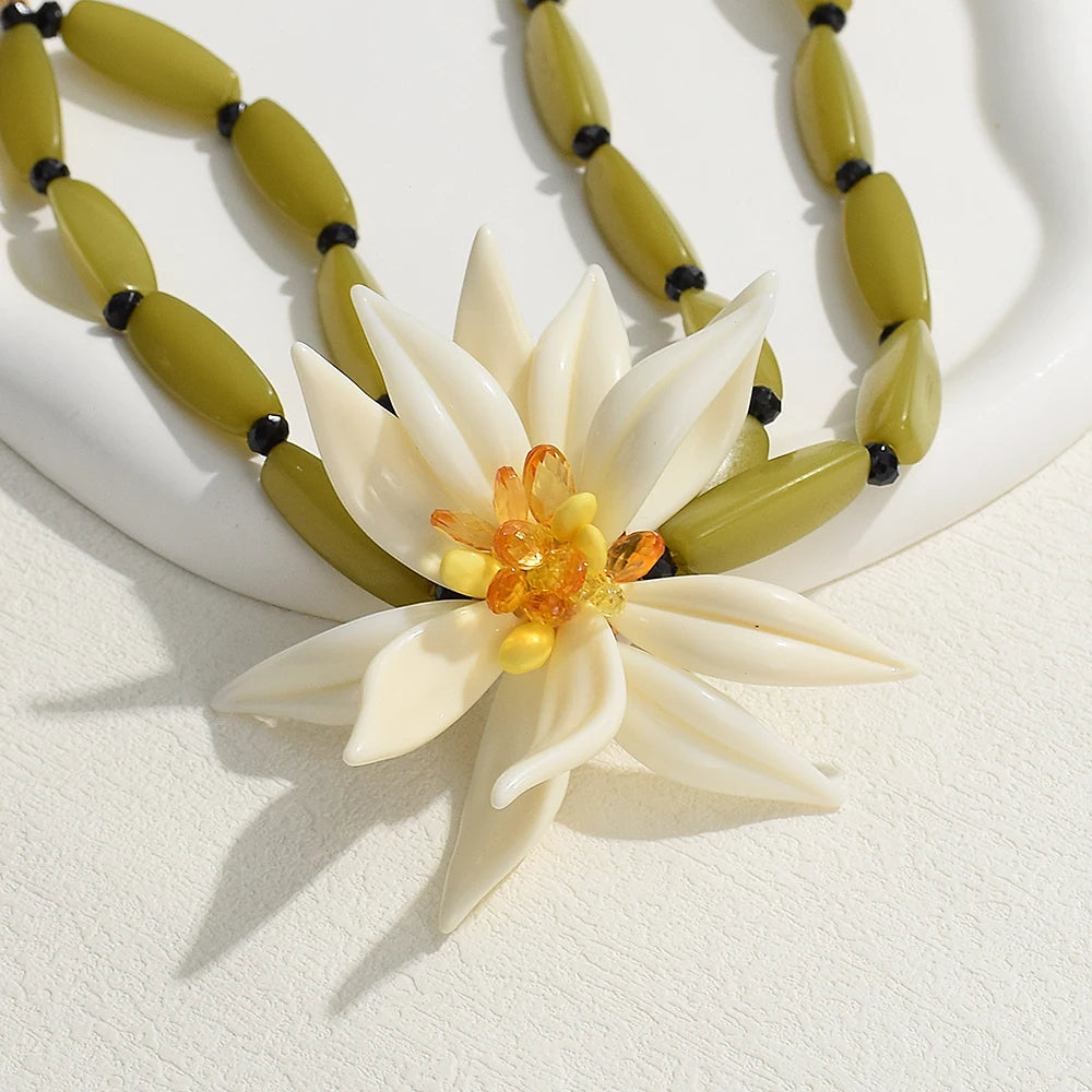 Colar Flor do Mar – Resina Boho com Contas Tropicais