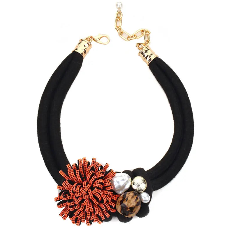 Colar Flor de Fogo – Elegância Africana em Vermelho
