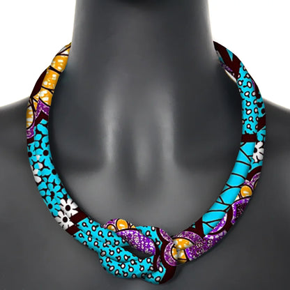 Colar Rainha Ancestral – Contas de Resina com Tecido Ankara