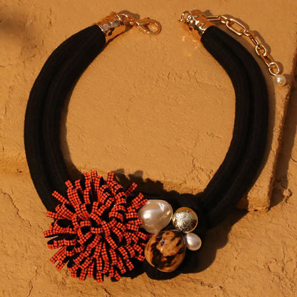 Colar Flor de Fogo – Elegância Africana em Vermelho