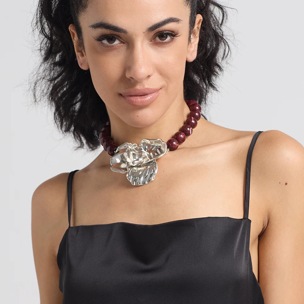 Colar Rosa Tribal – Impacto Africano em Vermelho & Preto