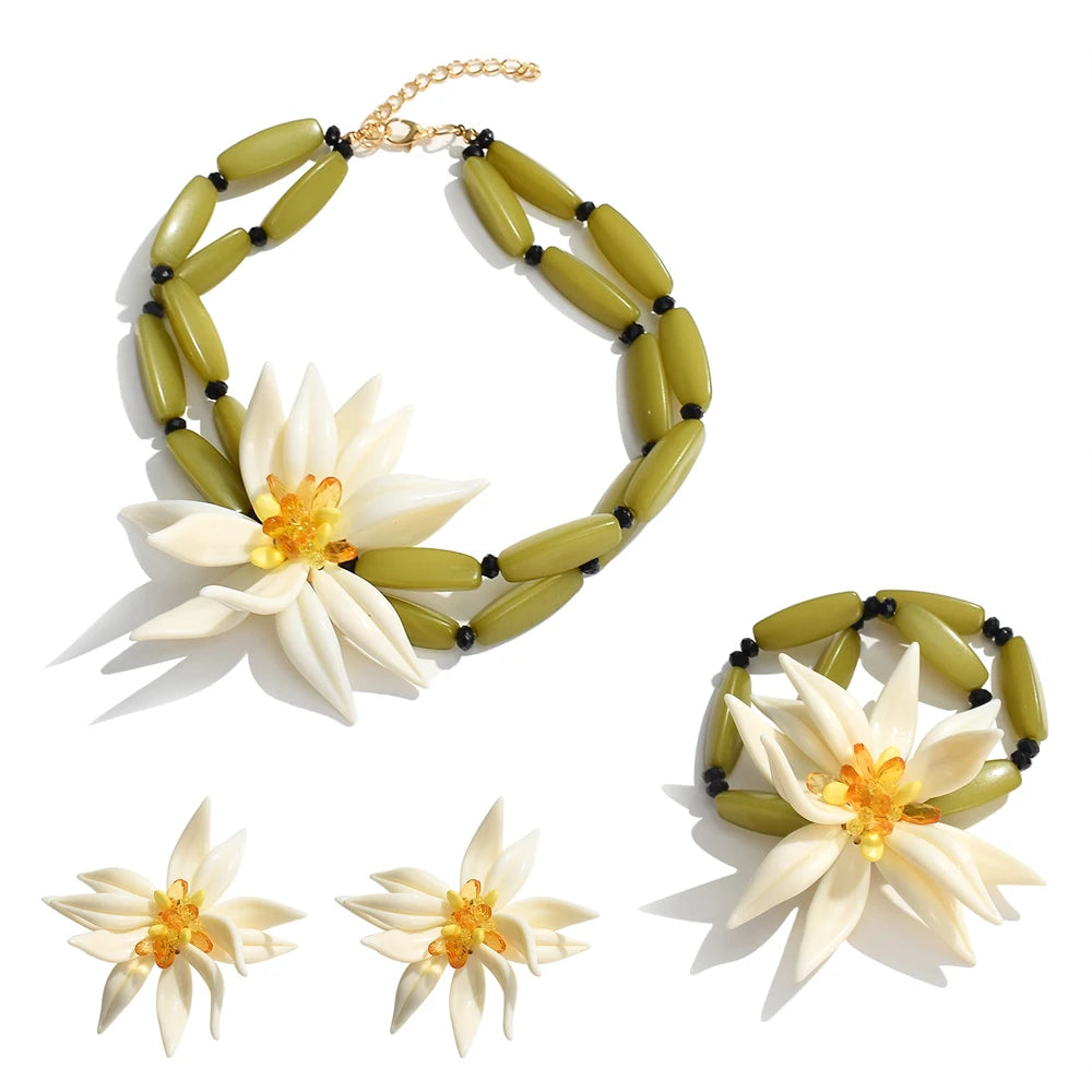 Colar Flor do Mar – Resina Boho com Contas Tropicais