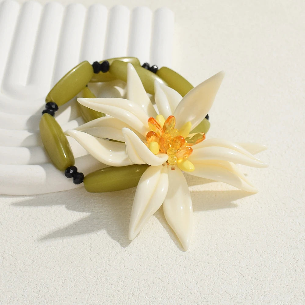 Colar Flor do Mar – Resina Boho com Contas Tropicais