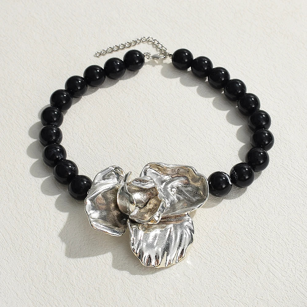 Colar Rosa Tribal – Impacto Africano em Vermelho & Preto